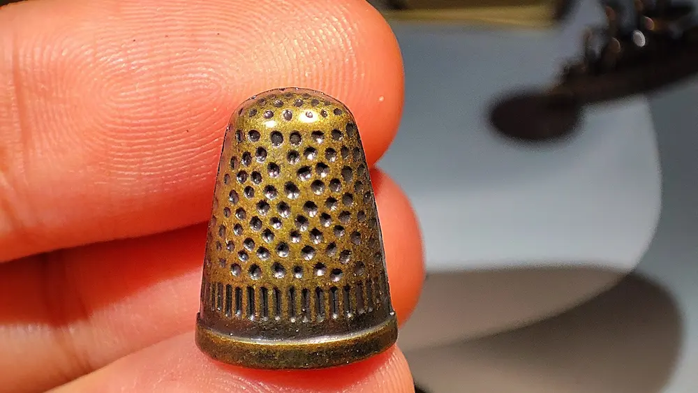 Image of Monopoly Thimble Token from Monopoly Deluxe Edition