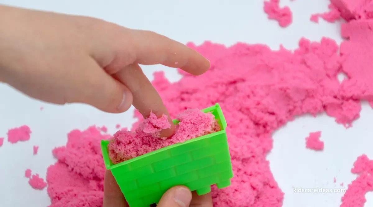 Demonstration of how magic sand actually works